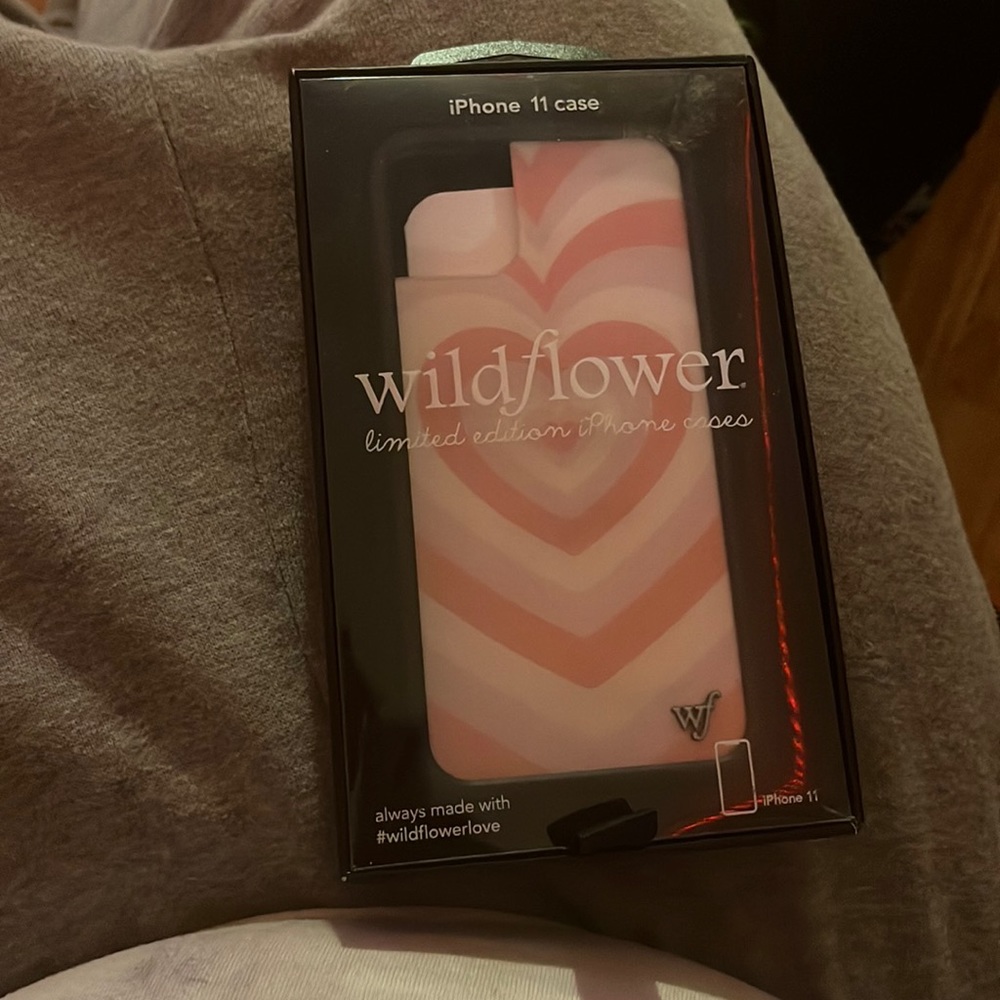 iPhone 11 wildflower cafe heart case